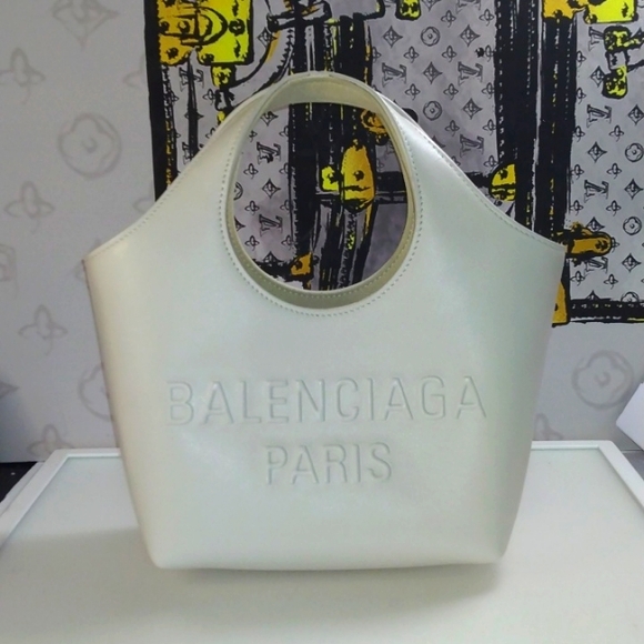 New Balenciaga Mary-Kate XS leather tote bag - Picture 9 of 17